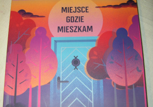 Książka z ilustracjami- Miejsce gdzie mieszkam.jpg