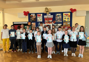 Uczniowie, który brali aktywny udziała w akcji ,,Superzakrętak"