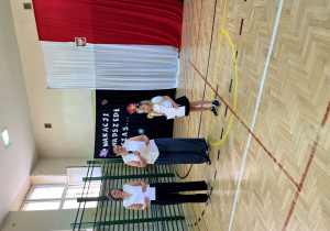 Uczennica klasy II otrzymała dyplom za najlepszą frekwencję