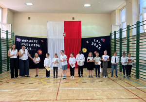 Uczniowie klas I-III, którzy otrzymali dyplomy za udział w różnych konkursach