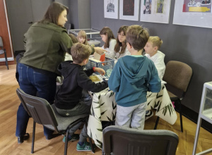 Warsztaty tkackie - wycieczka do Muzeum Niepodległości klasy IV