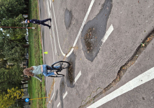 Uczennica klasy VI podczas egzaminu