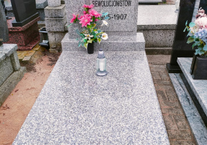 Mogiła Rewolucjonistów na pobliskim Cmentarzu Mania