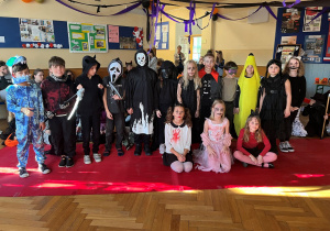 Strasznie przebrana klasa I - upiory, duchy, drakule, owoce,czarnoksiężnicy,