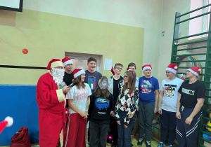 Klasa VIII też zaśpiewała dla Mikołaja.